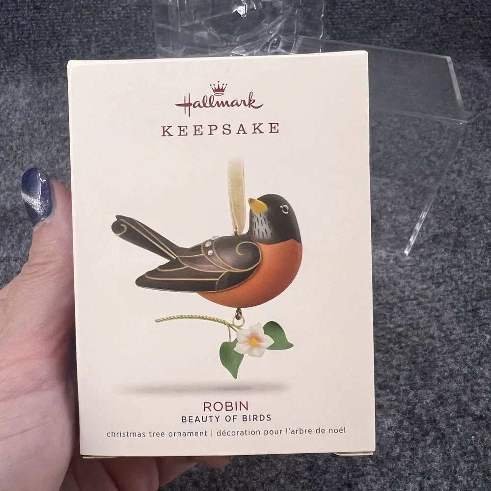 Hallmark 2018 Beauty of Birds, ROBIN Keepsake Ornament #14 Series New QX9453